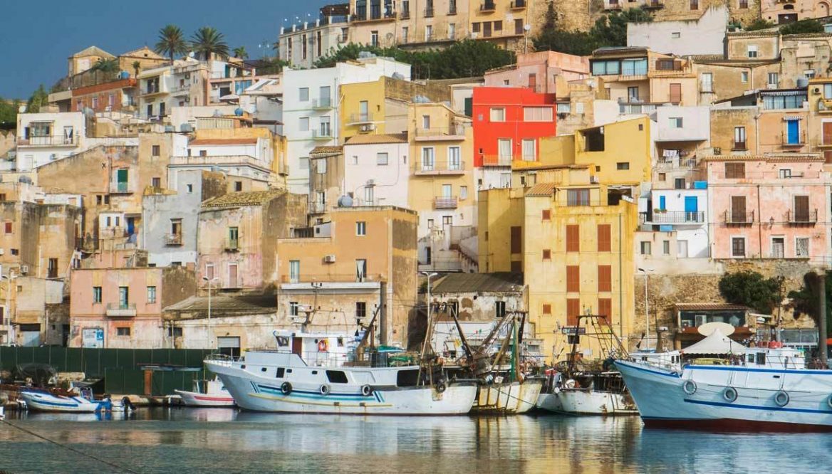 geografia-fantastica-un-tour-nell-italia-che-non-esiste-sonosololibri